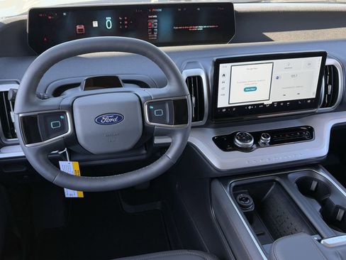 New 2025 Ford Expedition Active image 28
