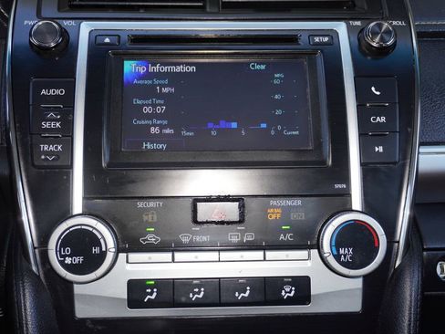 Used 2014 Toyota Camry SE image 16