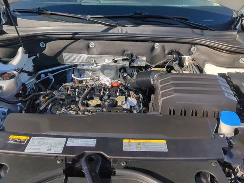 Used 2024 Volkswagen Atlas SE image 32