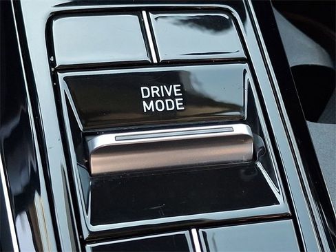 Used 2023 Hyundai Sonata SE w/ Preferred Accessory Package image 18