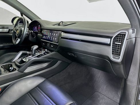 Used 2023 Porsche Cayenne AWD/4WD image 31