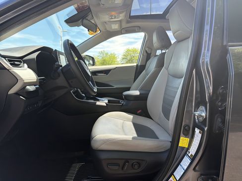 Used 2019 Toyota RAV4 XLE Premium w/ Cold Weather Package image 16