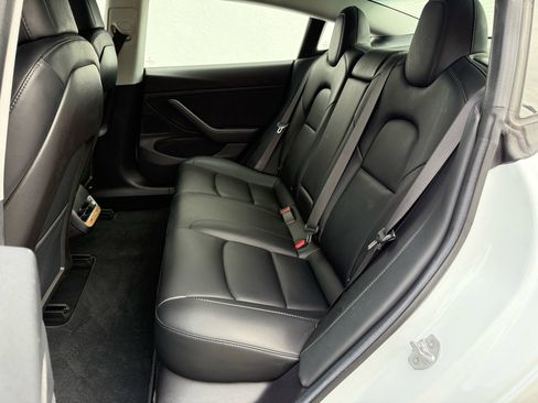 Used 2018 Tesla Model 3 Long Range image 25