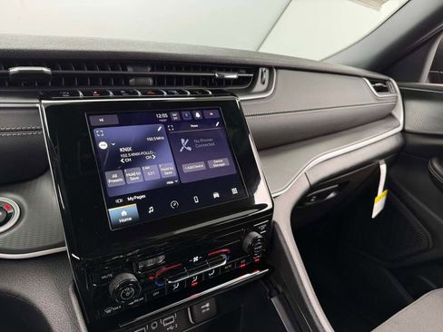 New 2025 Jeep Grand Cherokee Laredo image 28