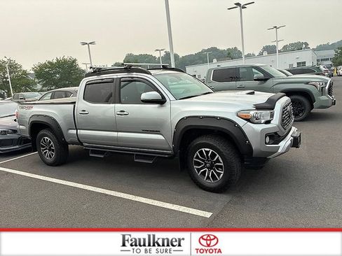 Used 2023 Toyota Tacoma TRD Sport w/ Black Out Package (TMS) AWD/4WD image 4