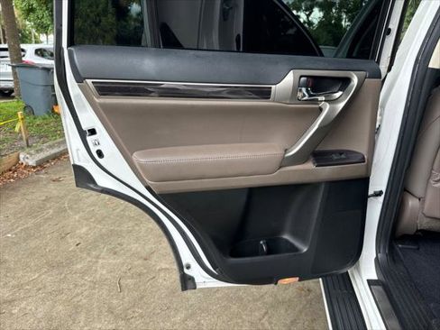 Used 2020 Lexus GX 460 Premium AWD/4WD image 17