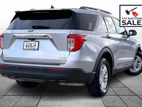 Used 2022 Ford Explorer XLT image 13