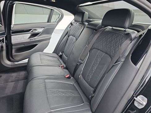 Used 2022 BMW ALPINA B7 xDrive w/ Luxury Rear Seating Package image 14