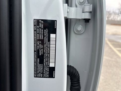 Certified 2025 Volvo XC40 B5 Core image 29