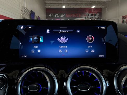 Used 2025 Mercedes-Benz GLA 250 image 33