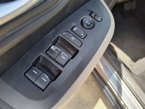 Used 2023 Honda HR-V LX image 19