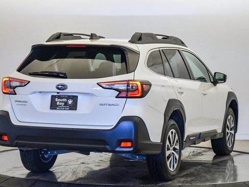 Used 2023 Subaru Outback Premium image 4