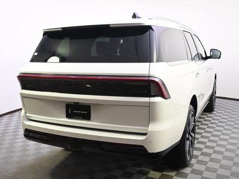 New 2026 Lincoln Navigator Reserve image 6
