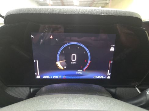 Used 2025 Chevrolet TrailBlazer LT AWD/4WD image 2