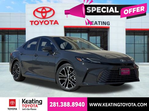 Used 2026 Toyota Camry XLE FWD image 1