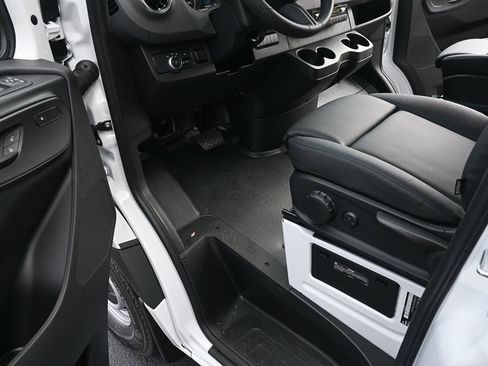 Used 2026 Mercedes-Benz Sprinter 2500 image 7