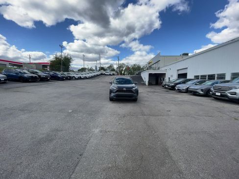 Used 2025 Toyota RAV4 XLE image 15