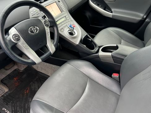 Used 2014 Toyota Prius Five image 10