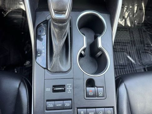 Used 2021 Toyota Highlander XLE image 17