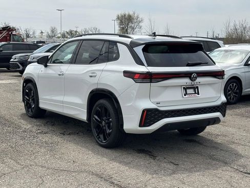 New 2026 Volkswagen Tiguan SE R-Line FWD image 3