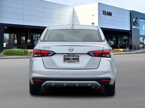 Used 2025 Nissan Versa SV FWD image 5
