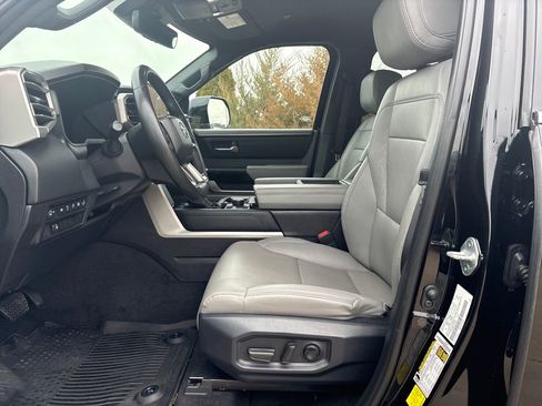 Used 2025 Toyota Tundra Limited AWD/4WD image 12