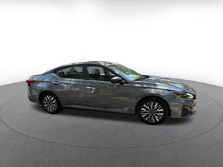 Used 2025 Nissan Altima 2.5 SV FWD video 2