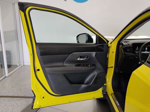 Used 2025 Nissan Kicks SR w/ Illumination Package image 62