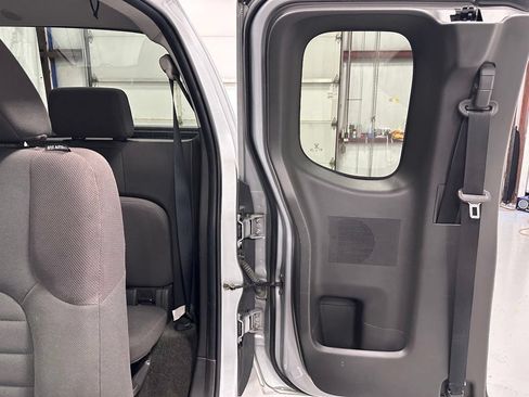 Used 2018 Nissan Frontier S RWD image 34
