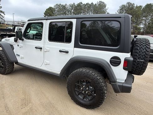 Used 2025 Jeep Wrangler Willys image 10