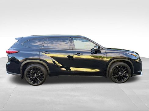 Used 2023 Toyota Highlander XSE AWD/4WD image 10