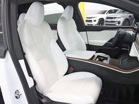 Used 2022 Tesla Model X image 27