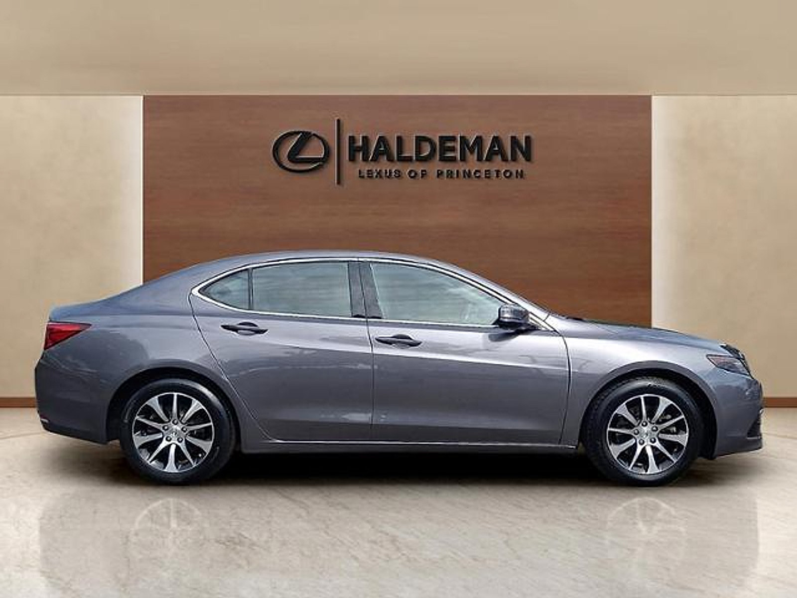 Used 2017 Acura TLX w/ Technology Package FWD image 7