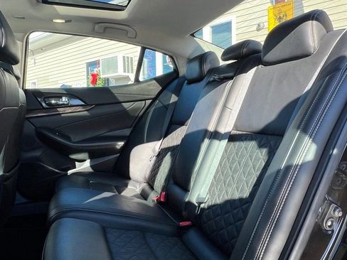Used 2017 Nissan Maxima Platinum FWD image 12