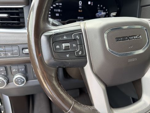 Used 2022 GMC Yukon XL Denali w/ Denali Premium Package AWD/4WD image 15