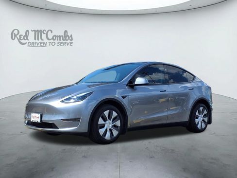 Used 2024 Tesla Model Y Long Range AWD/4WD image 1
