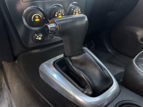 Used 2006 HUMMER H3 image 32