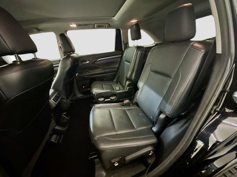 Used 2015 Toyota Highlander Limited Platinum image 30