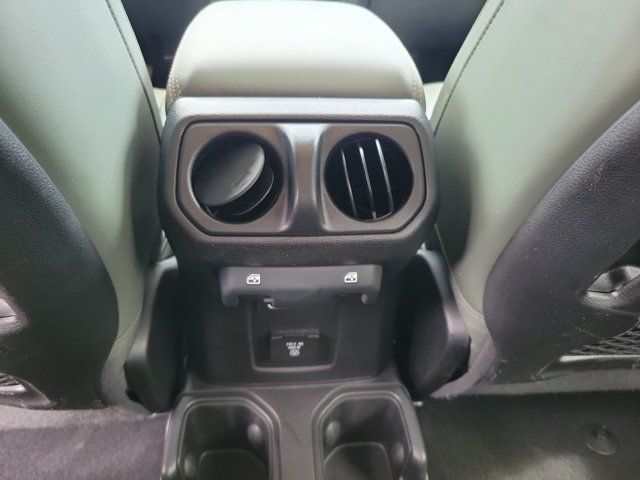 Used 2025 Jeep Gladiator Mojave AWD/4WD image 11