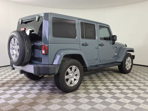 Used 2014 Jeep Wrangler Unlimited Sahara w/ Connectivity Group AWD/4WD image 7