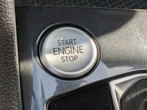 Used 2022 Volkswagen Tiguan SE w/ Panoramic Sunroof Package image 26