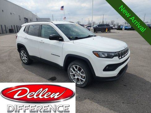 Certified 2022 Jeep Compass Latitude image 1