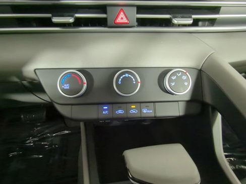 New 2026 Hyundai Elantra SE image 23