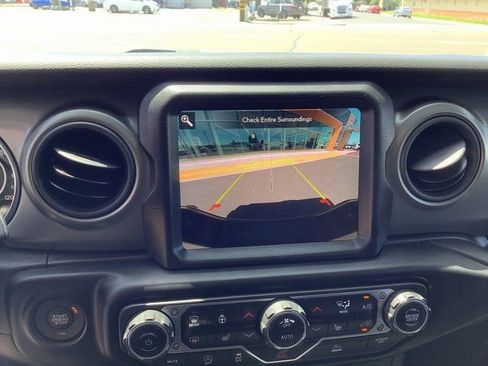 Used 2023 Jeep Gladiator Willys image 19