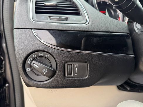 Used 2019 Dodge Grand Caravan SXT FWD image 12