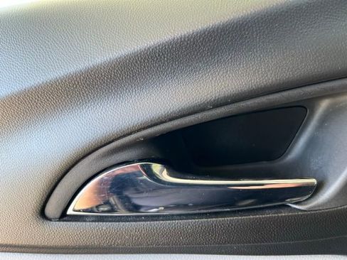 Used 2022 Chevrolet Equinox LS AWD/4WD image 8