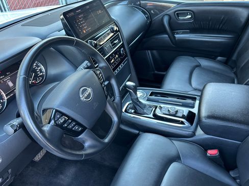 Used 2024 Nissan Armada SV image 10