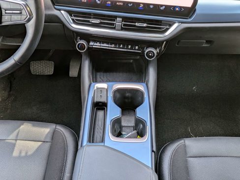 Used 2024 Chevrolet Equinox EV LT FWD image 20