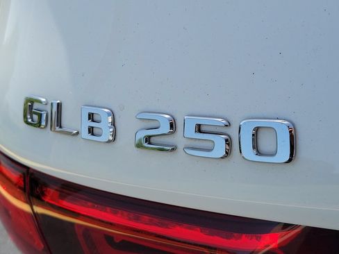 Used 2022 Mercedes-Benz GLB 250 image 8