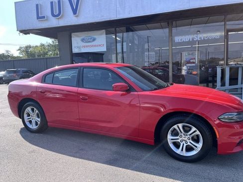 Used 2019 Dodge Charger SXT image 2